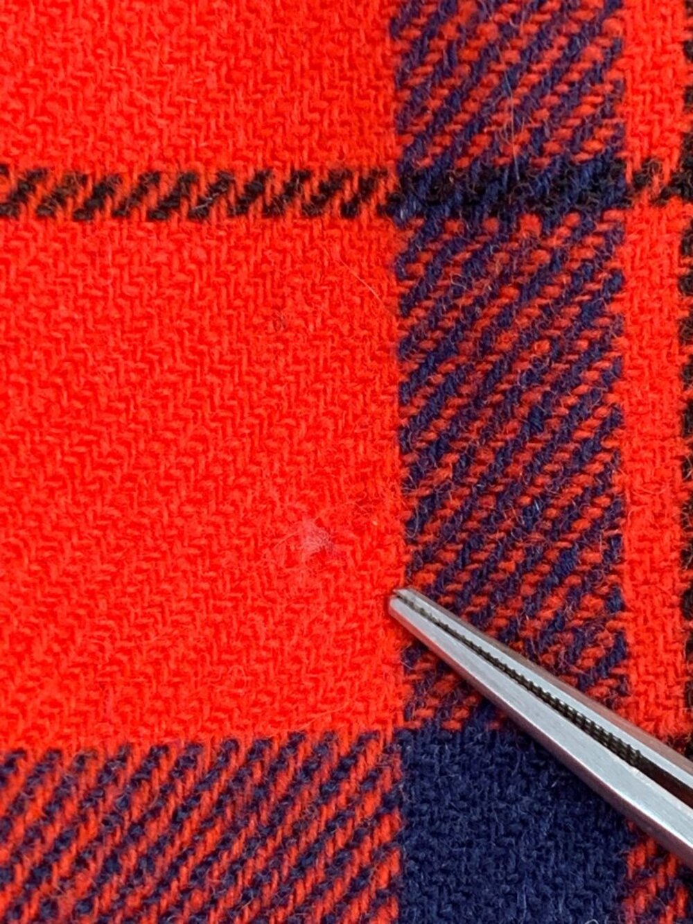 Vintage 70s Pendleton Red Leslie Tartan Wool Midi Skirt USA 10/12 Moth Holes - Picture 8 of 16